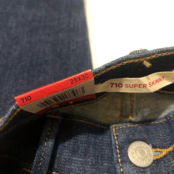 Levi’s BNWT 710 Super Skinny Mid Rise 25x30 - Picture 4 of 5
